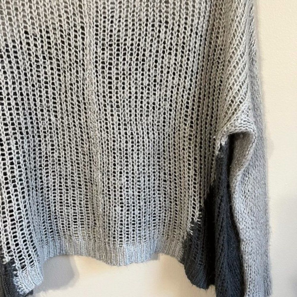 Listicle M/L sweater - Picture 3 of 7